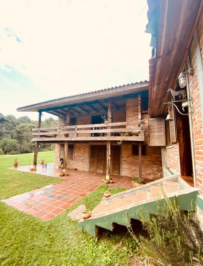 Chácara da Mainha - lazer e eventos a 30 km de Curitiba - Casa com 5 quartos 380m2 em 22 alqueires em meio a natureza preservada - Chambres d'hôtes Quatro Barras