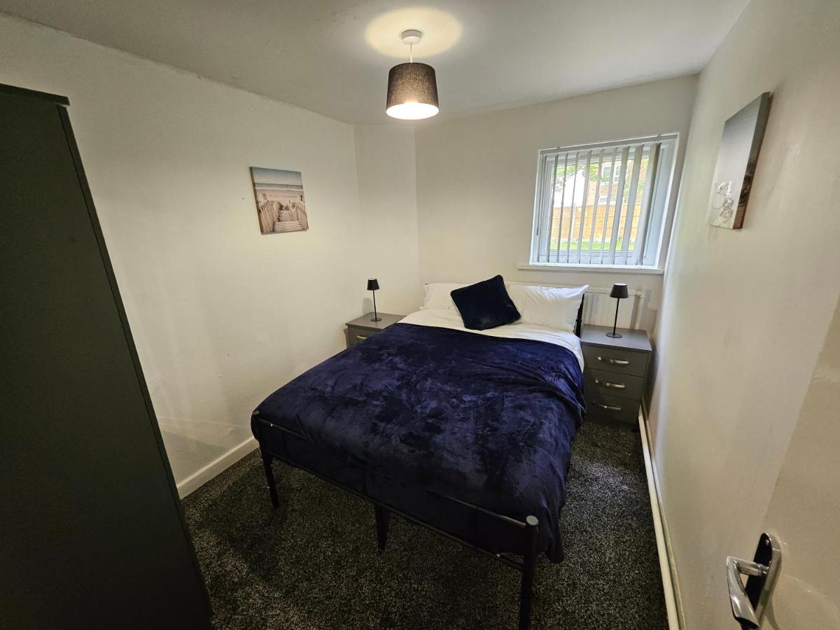Studio Flat by Brookland Stays Serviced Accommodation Short Lets Liverpool - B&B
