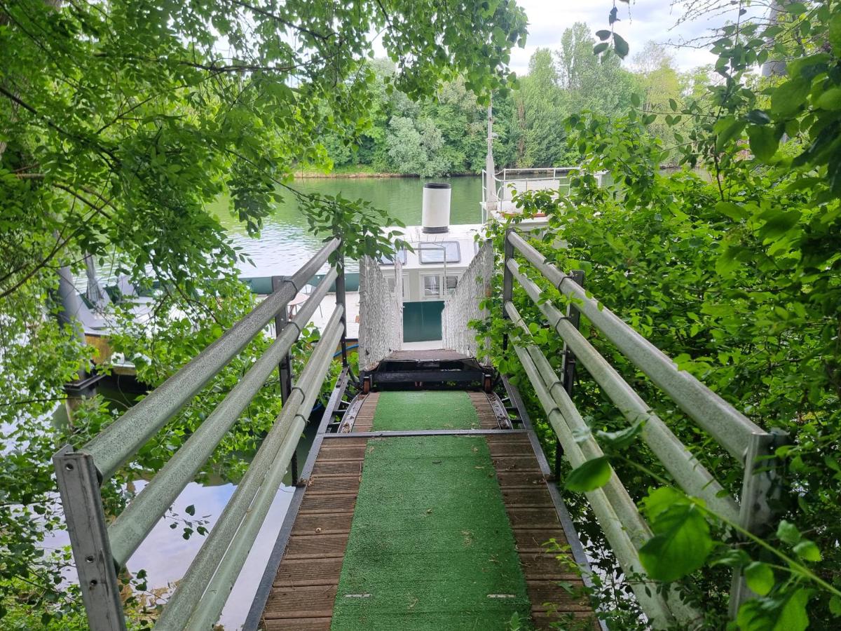 EXIGEHOME - Péniche 120 m2 en bord de Seine calme et verdoyant - Chambres d'hôtes Le Port-Marly