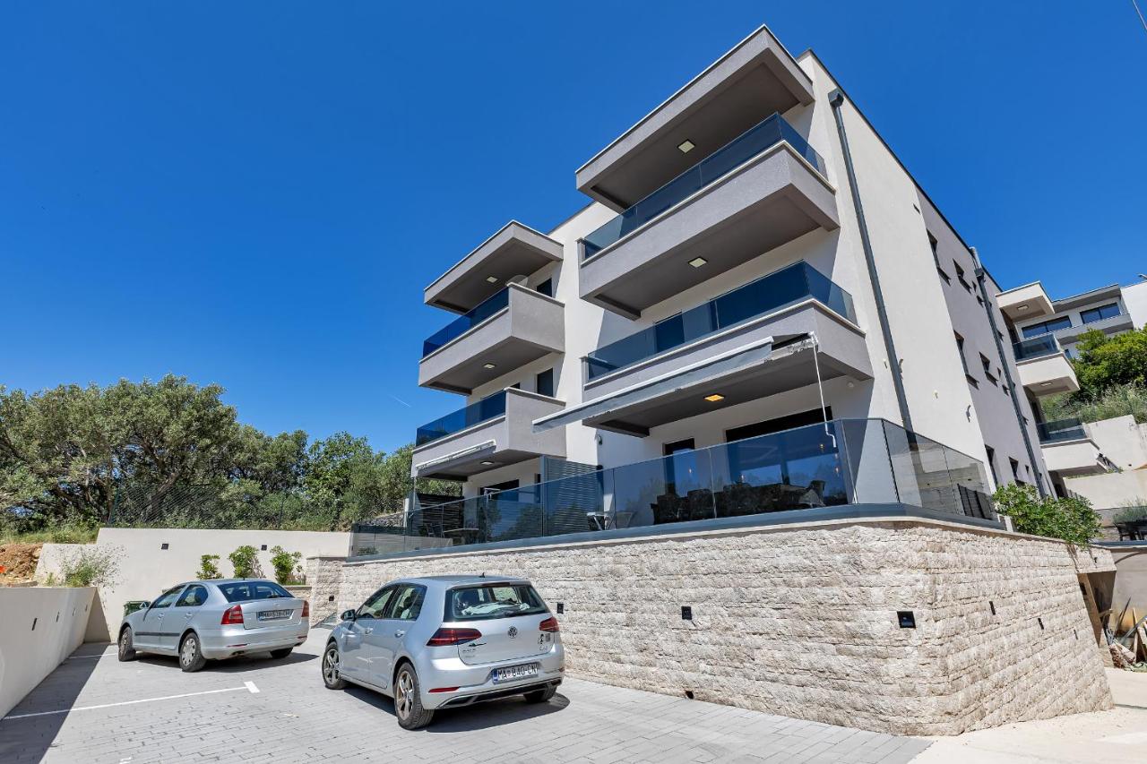 Luxury Apartment Nikolina with Garage - B&B