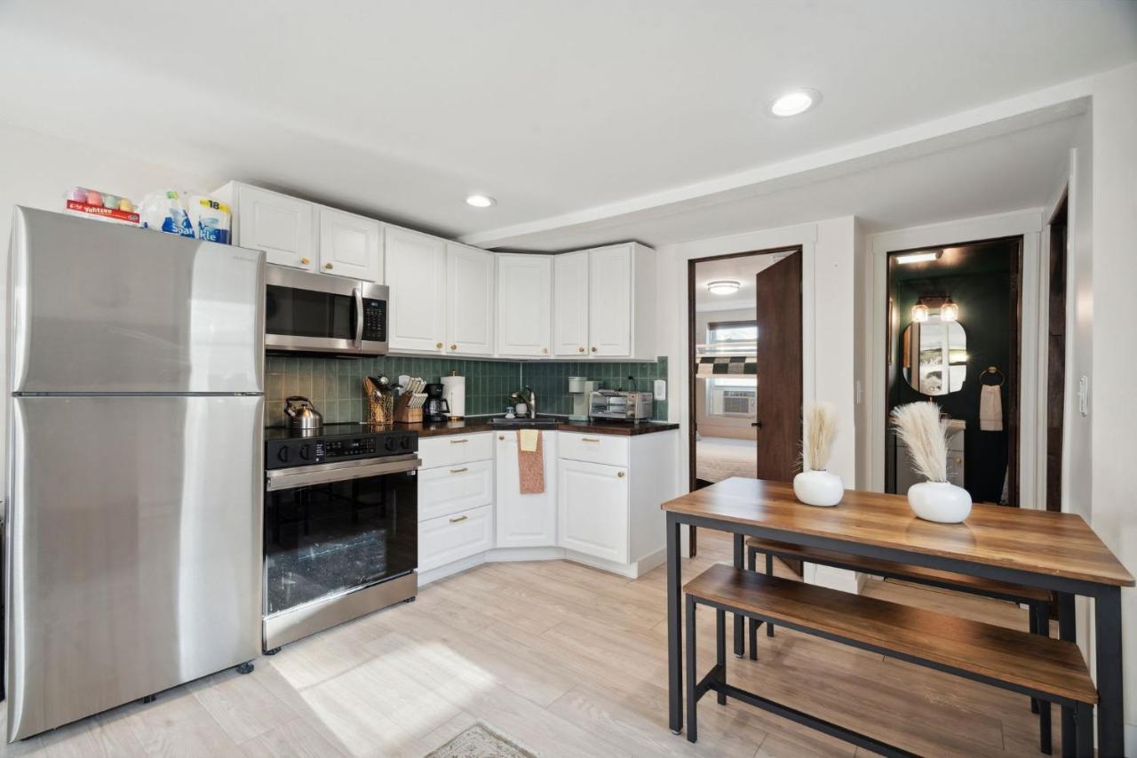 Keefe Korner AC Parking Walk to Beach - B&B Hampton