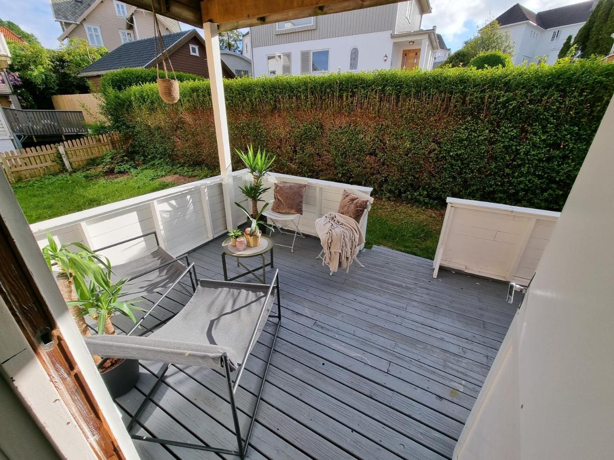 Large and central 2 bedroom apartment with Free parking, Free EV recharging and a private garden - B&B Stavanger