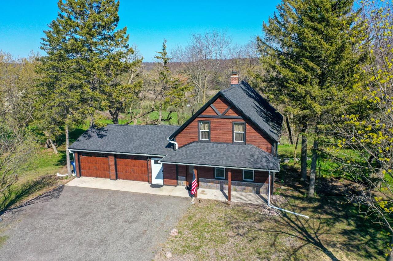 3 Mi to Lake Michigan Charming Kewaunee Hideaway - Bed and Breakfast Kewaunee