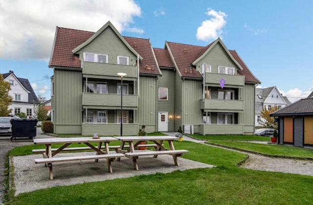 Comfortable and Renovated Apartment - Sunny balcony, Central, Free parking - B&B