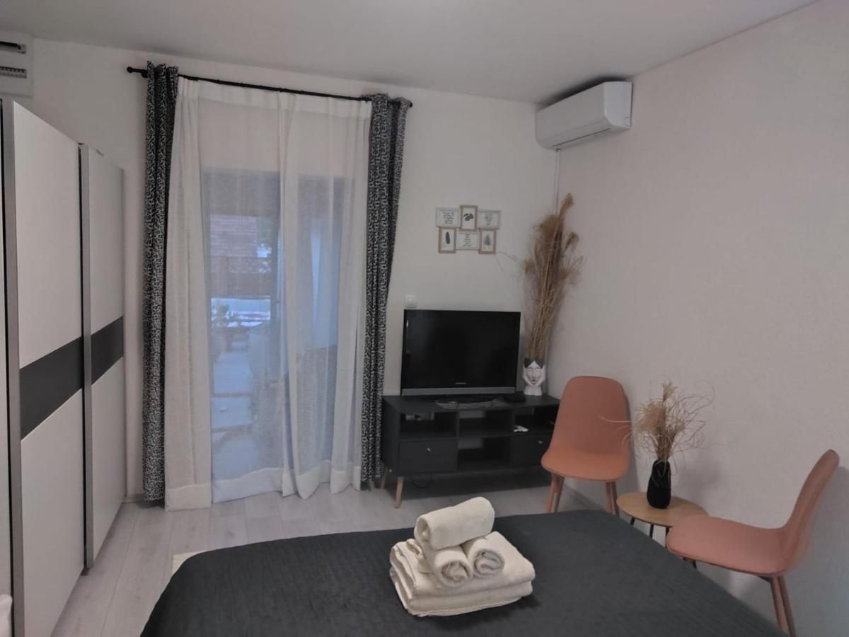 One-Bedroom Deluxe Apartment