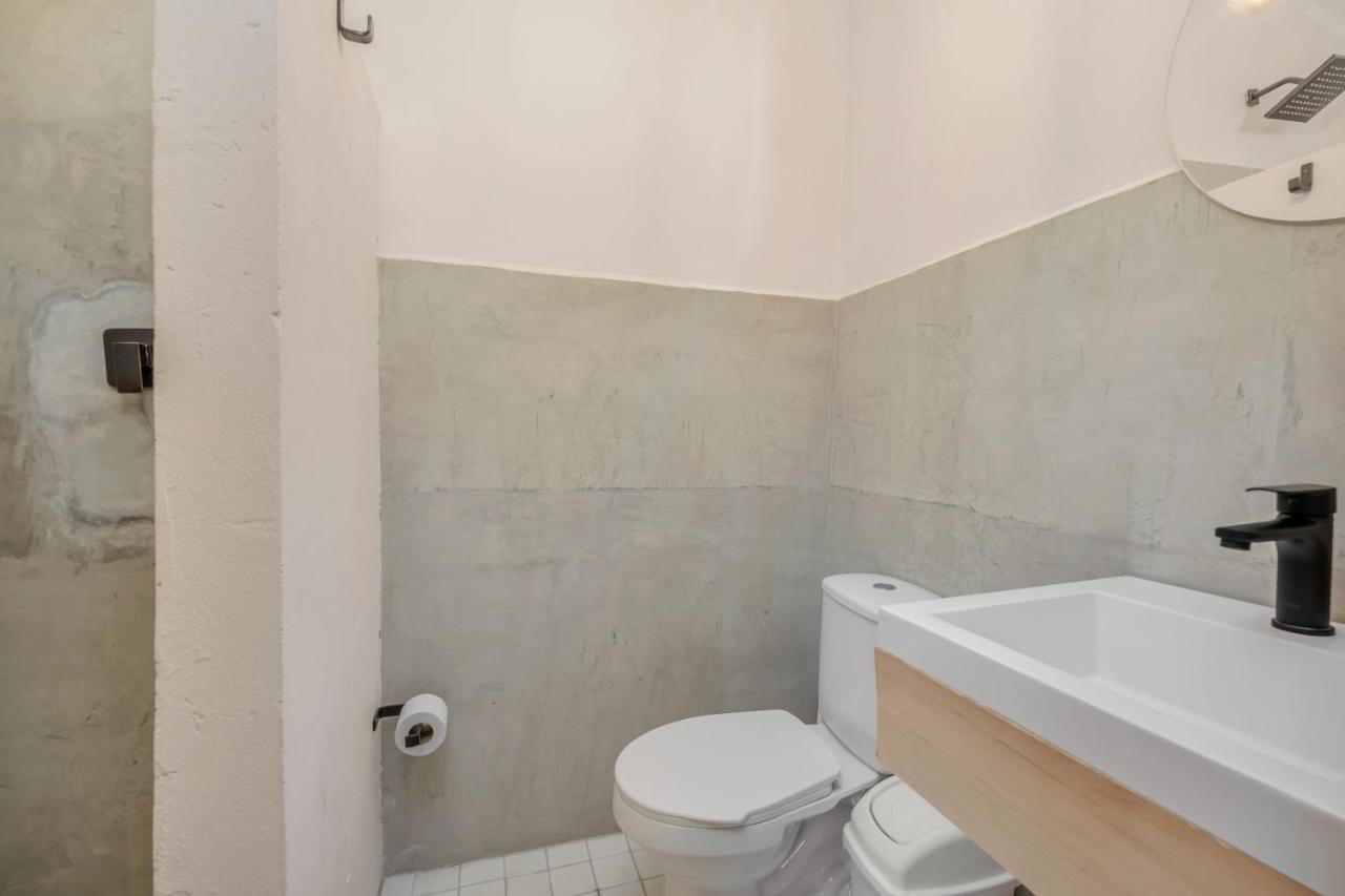 Superior One-Bedroom Apartment