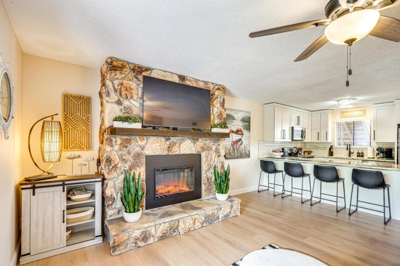 Cozy Fireplace & Lake Views: Lazy Days Condo - B&B Osage Beach