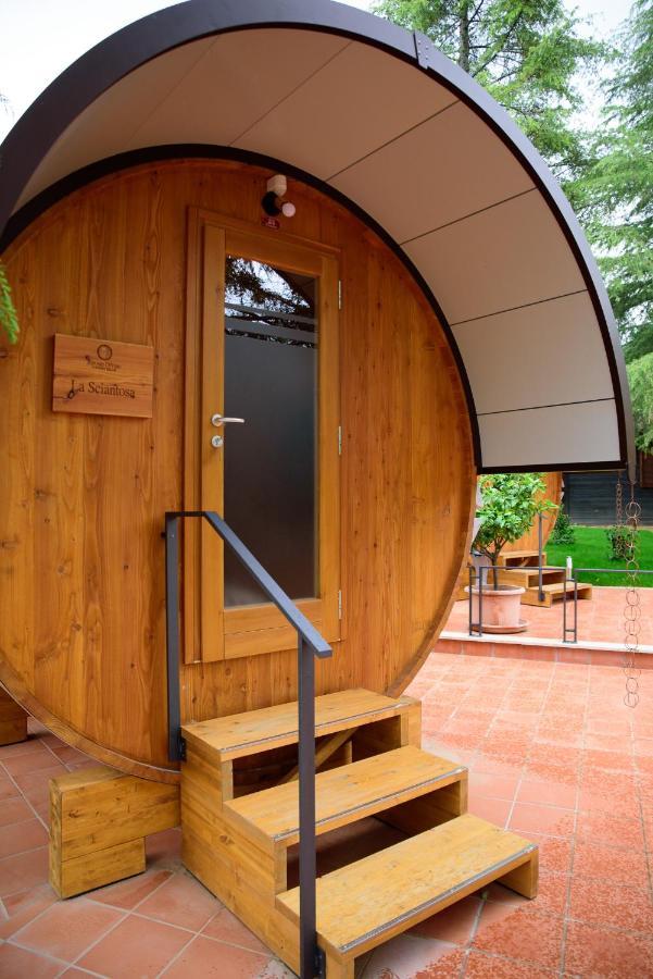 Deluxe Room (2 Adults + 1 Child)