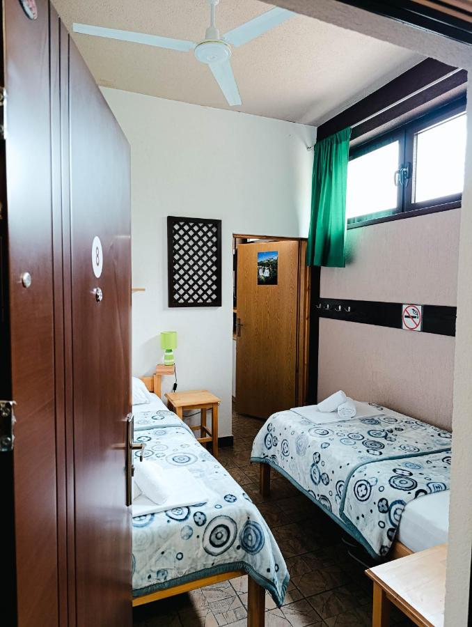 Camera Doppia con Letti Singoli con Bagno Privato
