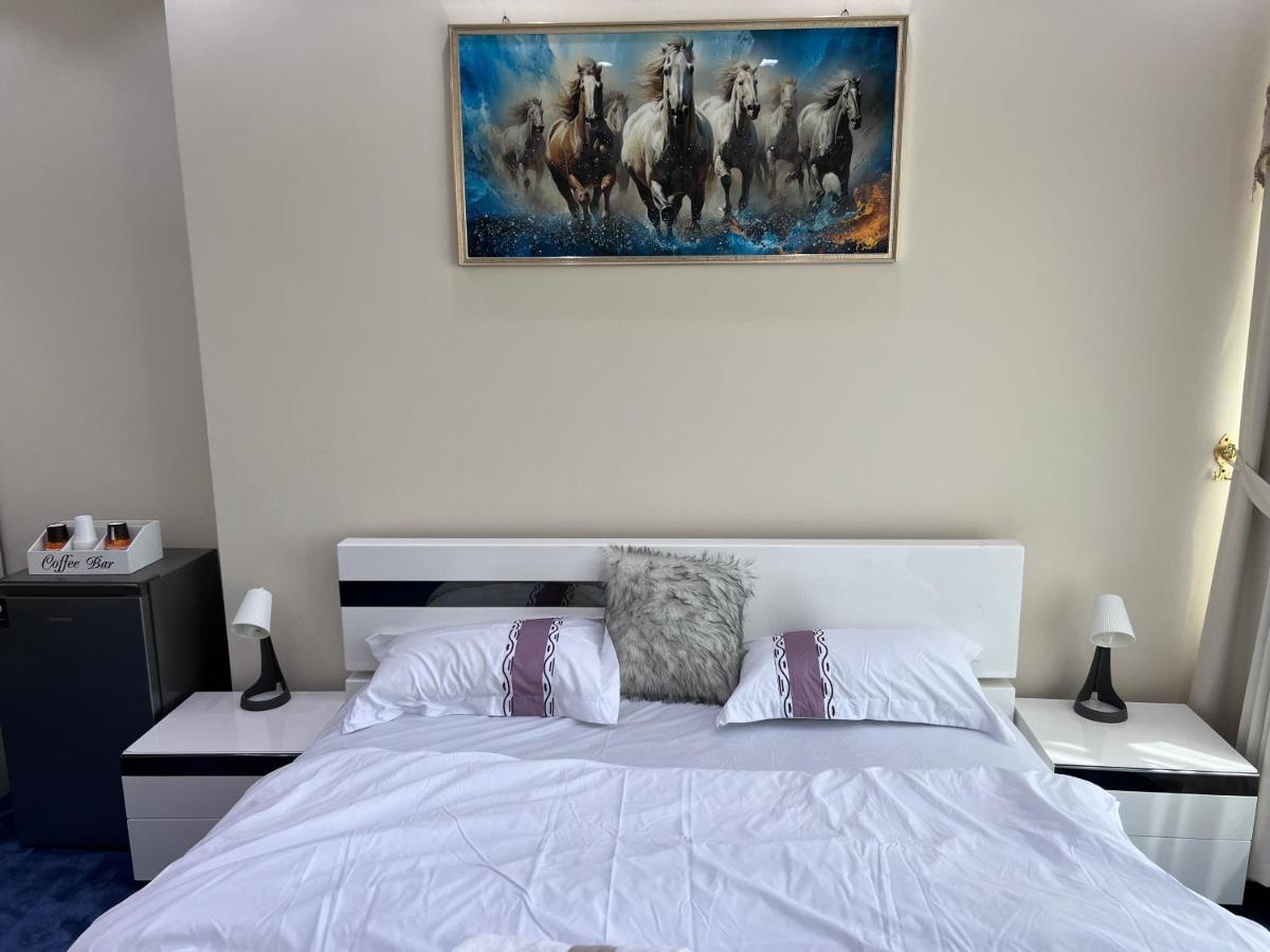 Queen Cleopatra suite