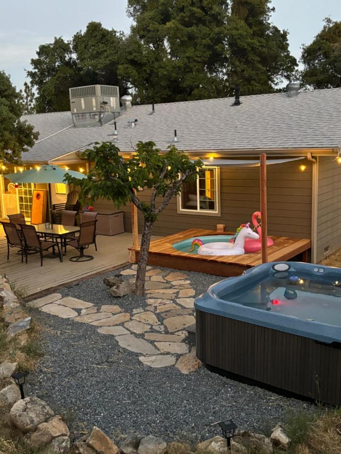 Manzanita Hill-35 miles to Yosemite, 10 miles to Mariposa with 8 person spa - B&B Mariposa