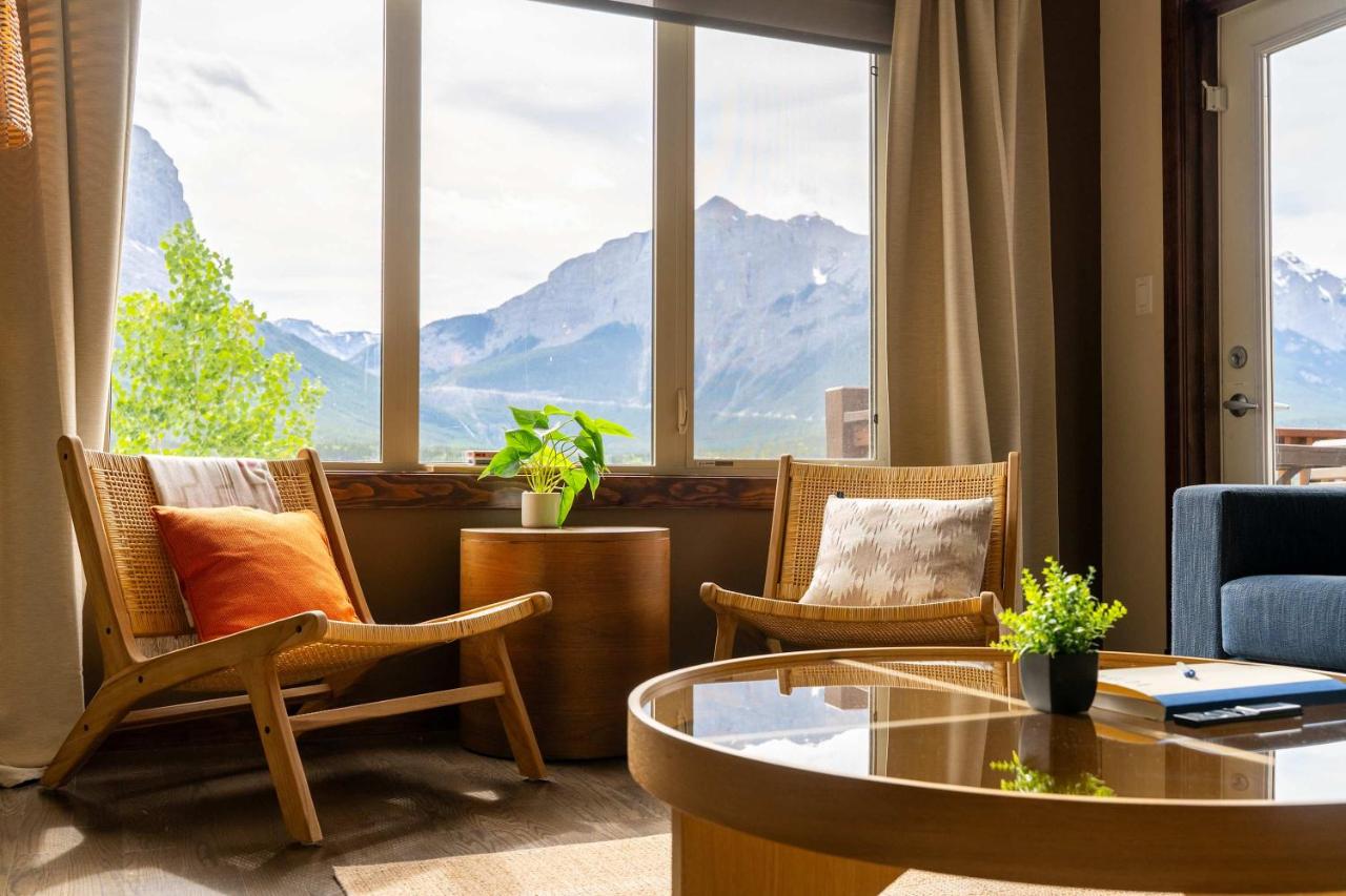 Breathtaking Luxury 3Bd Penthouse Pool and Hot Tub - B&B Canmore