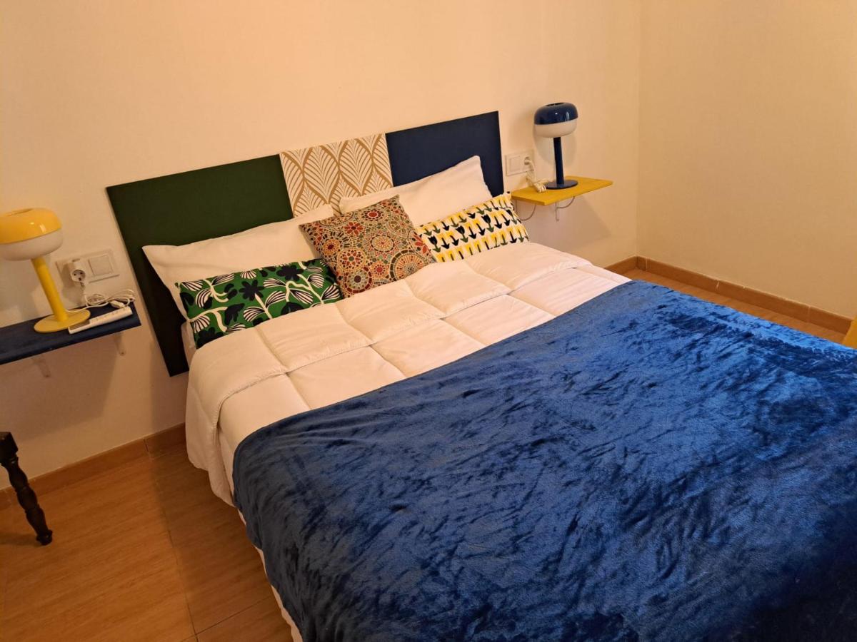 Calle lerida, piso a 8mn a pie de la catedral en zona de aparcamiento gratis - Chambres d’hôtes Jaén