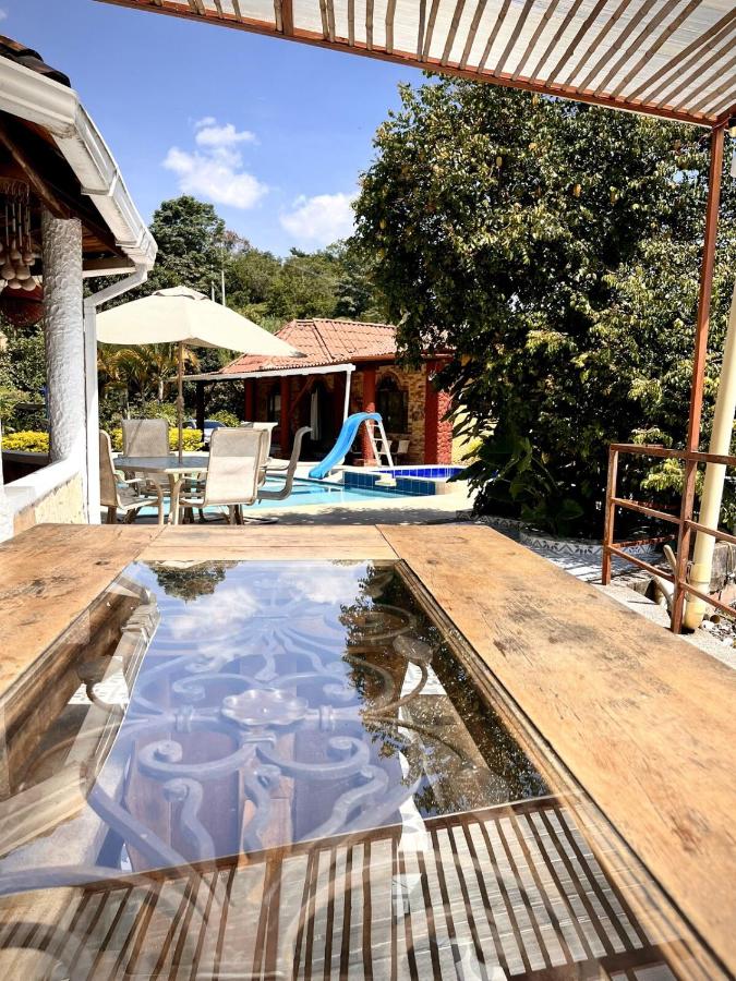 Finca Villa Cari Villeta Cundinamarca - Bed and Breakfast Villeta