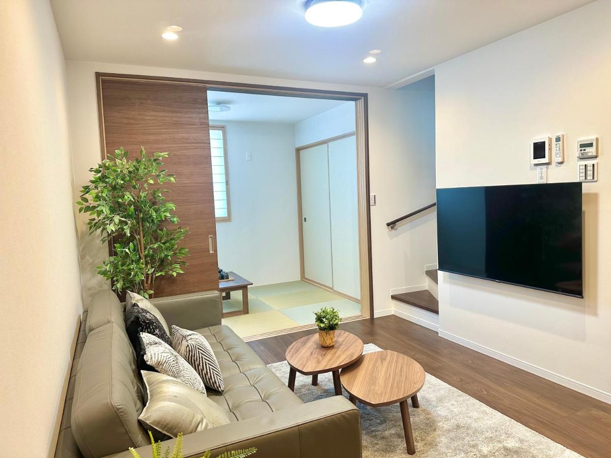 新开业 四季别馆 天下茶屋 机场直达 温馨独栋别墅 三室二厅 二卫一浴 - B&B Osaka