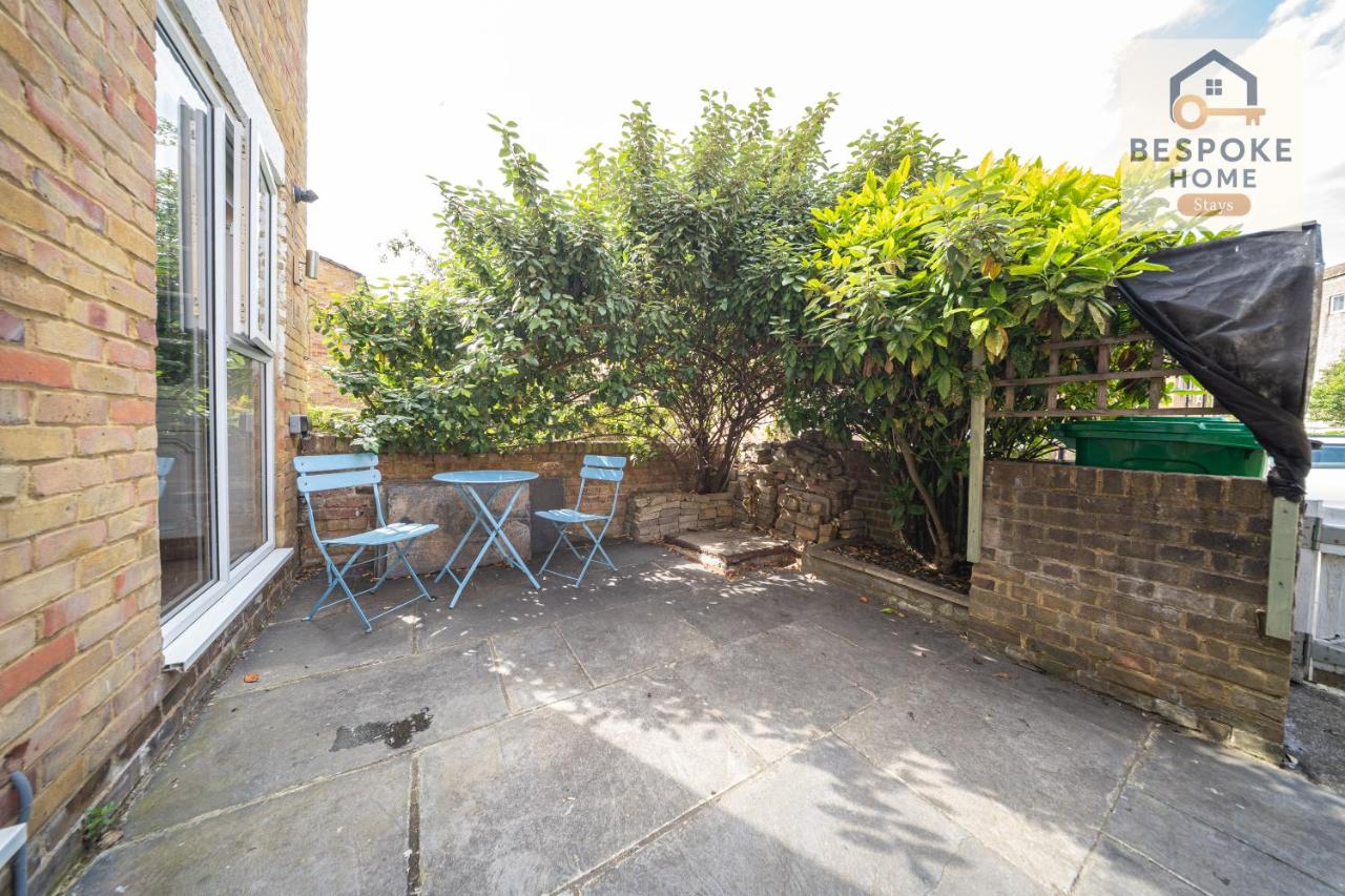 Modern 4 Bed 3 Bath House - 4 Groups with FREE Parking - Central London - B&B London