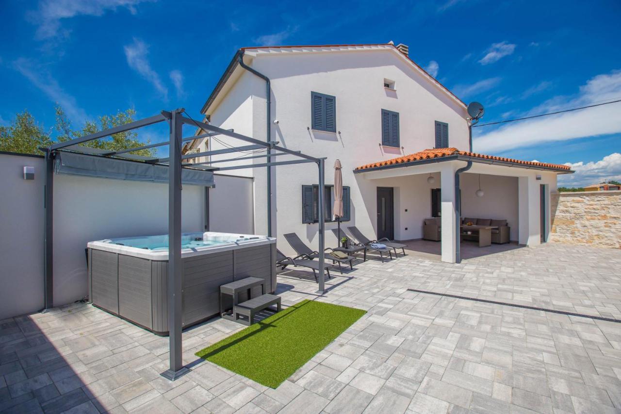 Jacuzzi House Mia - B&B Gajana