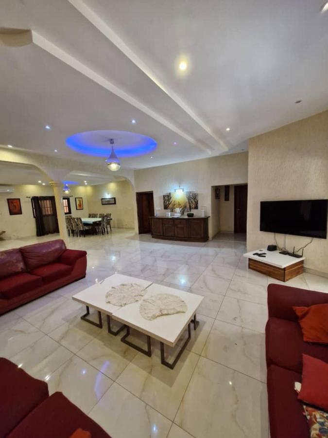 Belle Villa avec Jacuzzi à Adidogomé - Chambres d’hôtes