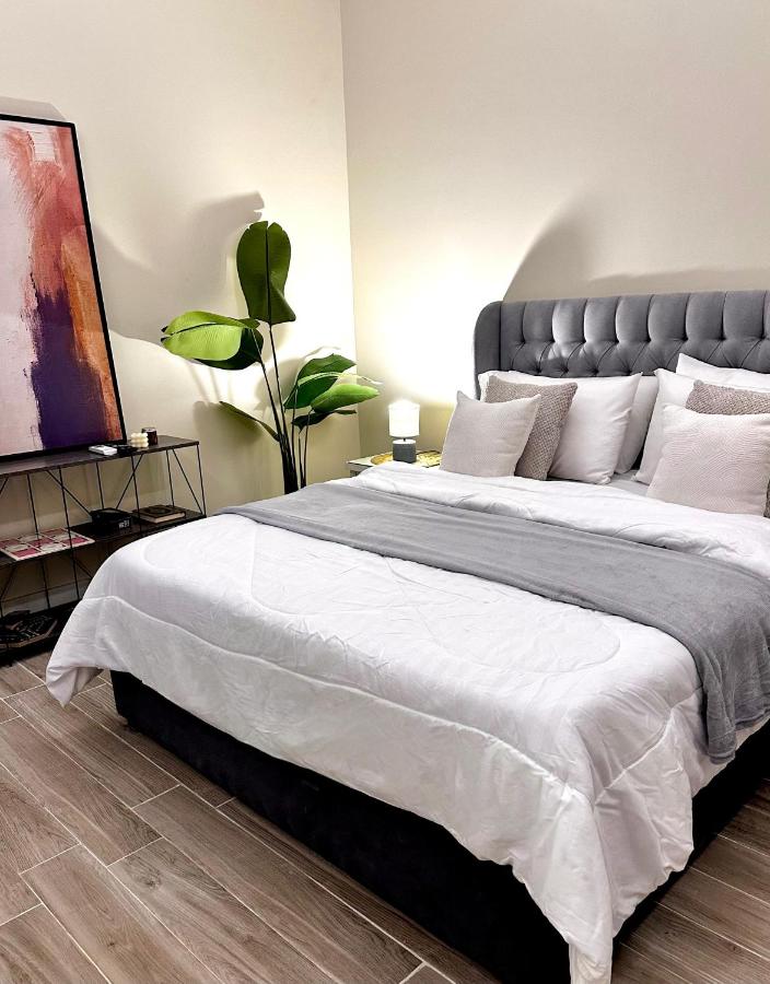 غرفة واسعة - تبعد خطوات من البحر يومي - شهري - B&B