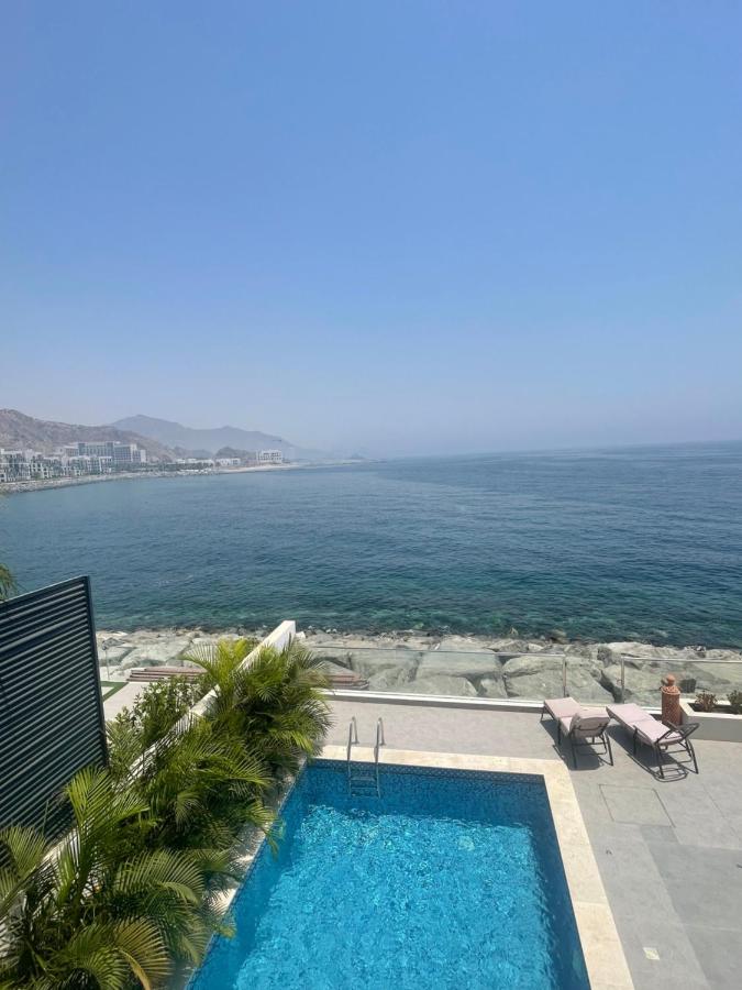 سحر المحيط لتأجير بيوت العطلات ocean magic luxury 4BR villa with privet pool, direct sea view,sharm-Al Dana Villa, Al Dana island by ocean magic holiday homes - B&B