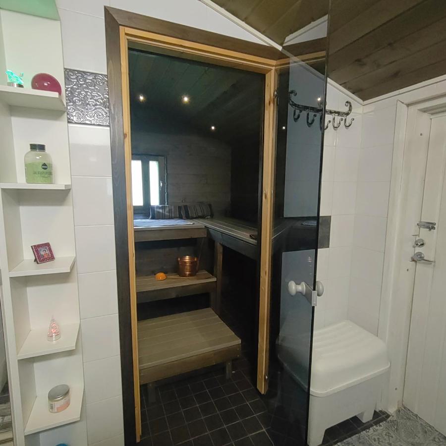 Piha-aitta taajamassa - B&B