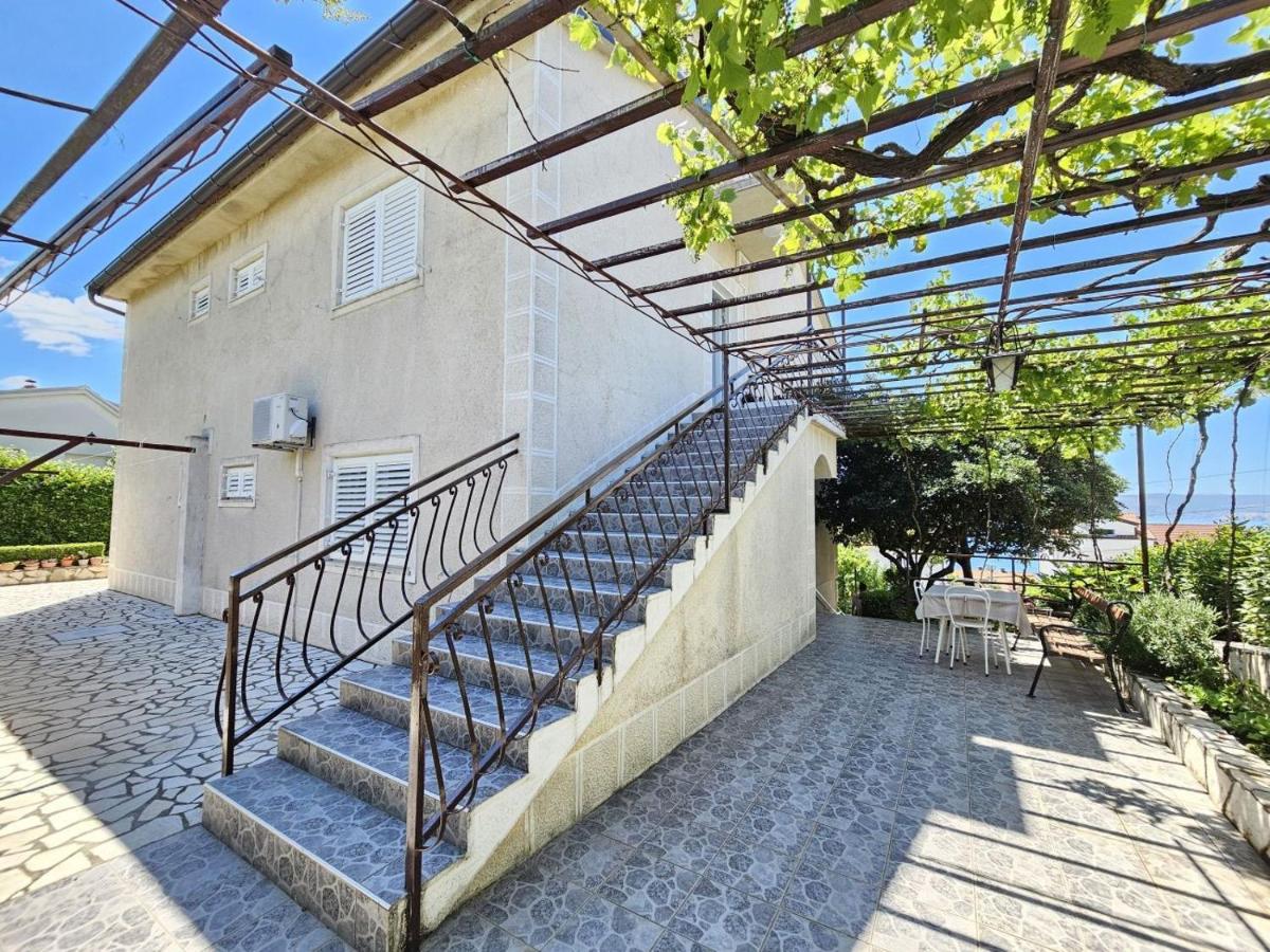 LEO APT NV - Apartment for 6-7 persons with balcony - B&B Novi Vinodolski