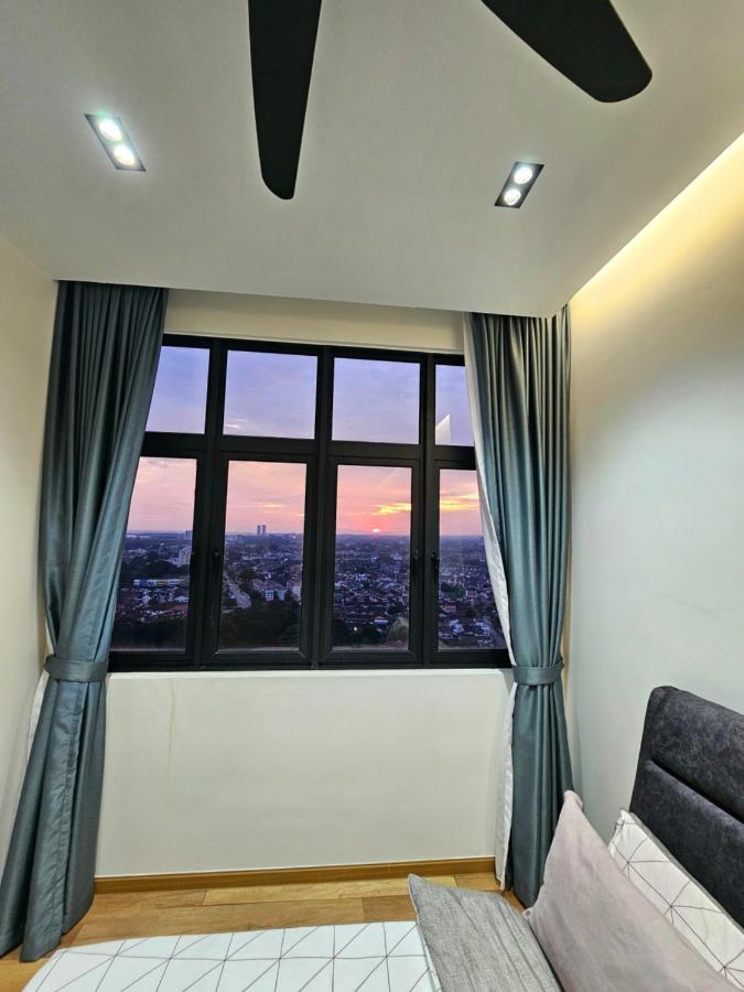 Modern Retreat Apartment (Dryer and Washing Machine)