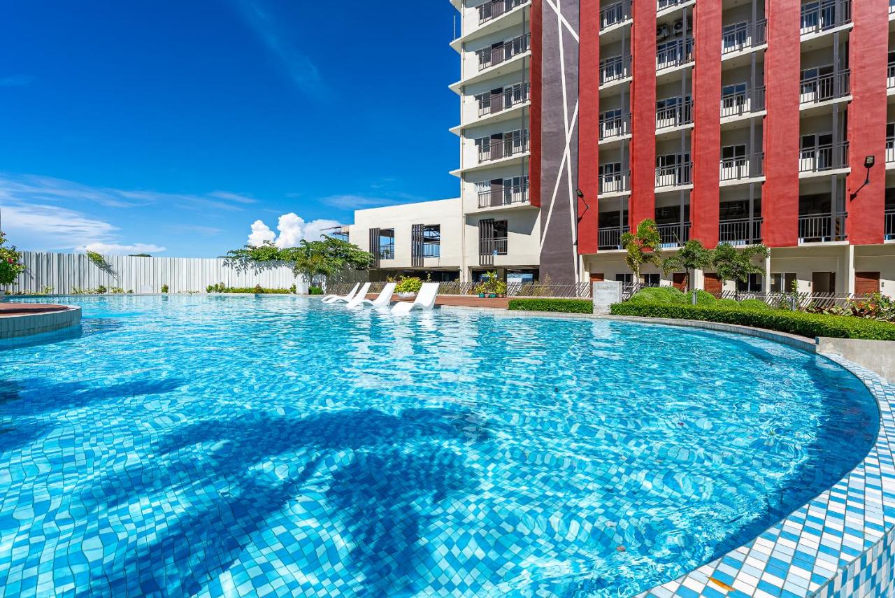 Serene Studio with Balcony, Sunset Views and City View - B&B Lapu-Lapu City