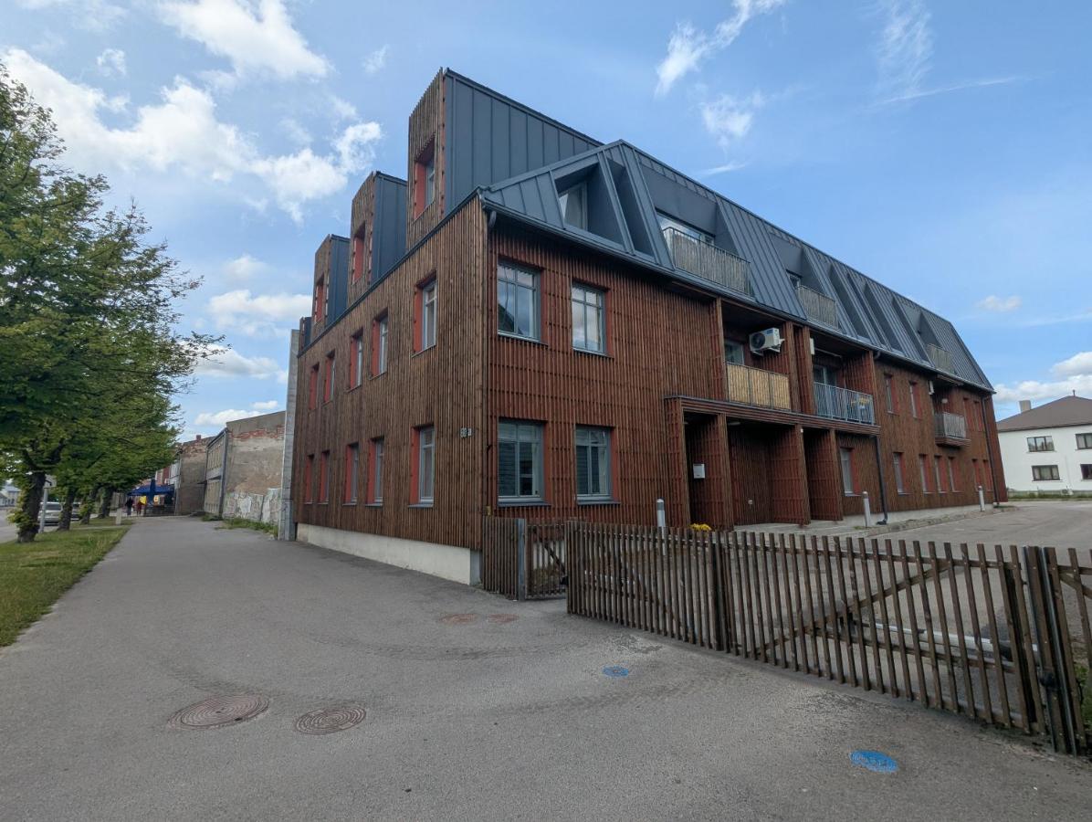 Spacious Central Apartment with Sauna, Terrace and Private Parking - B&B Pärnu