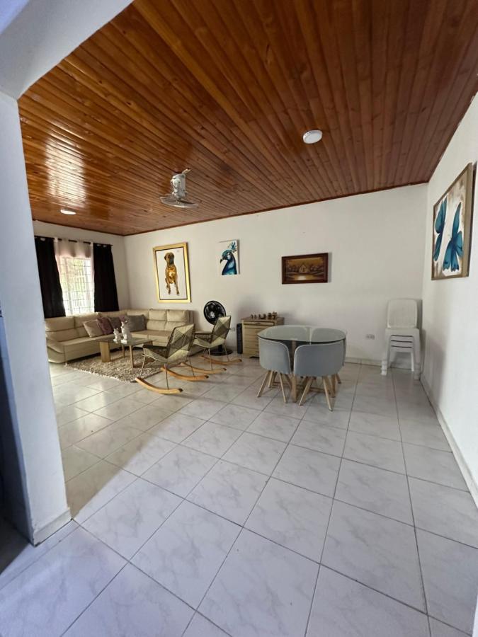 Casa con tres dormitorios y garaje - B&B
