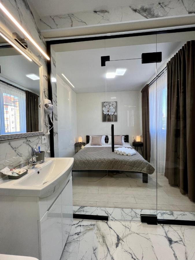 Superior One-Bedroom Apartment with Balcony