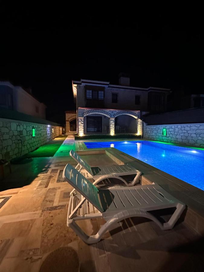 Alaçatı Stone House Fun - Villa with Private Pool - B&B Çeşme