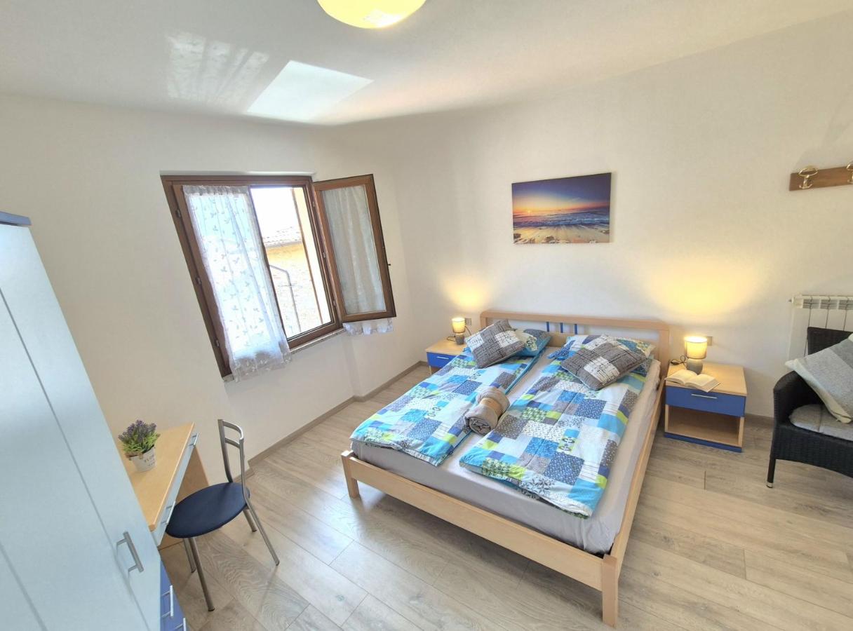 Apartment with Lake View