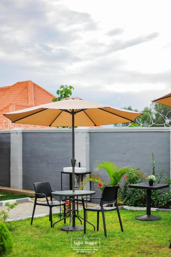 Tanzi Homes 1 Manzi - Bed and Breakfast