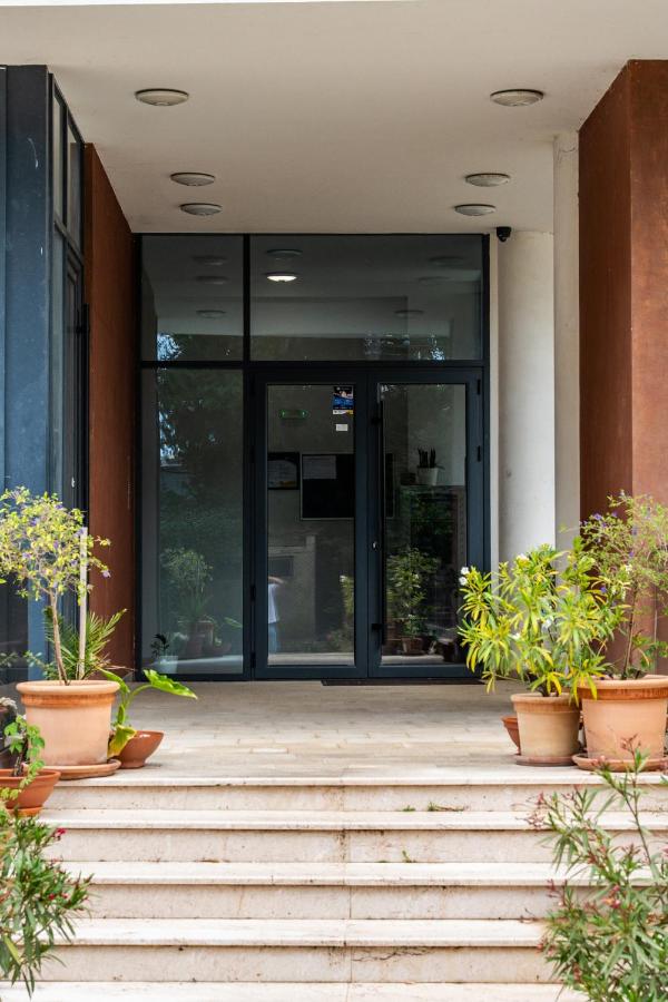 VIRA Bright and Airy 2BR Home with Terrace in Tivat - B&B