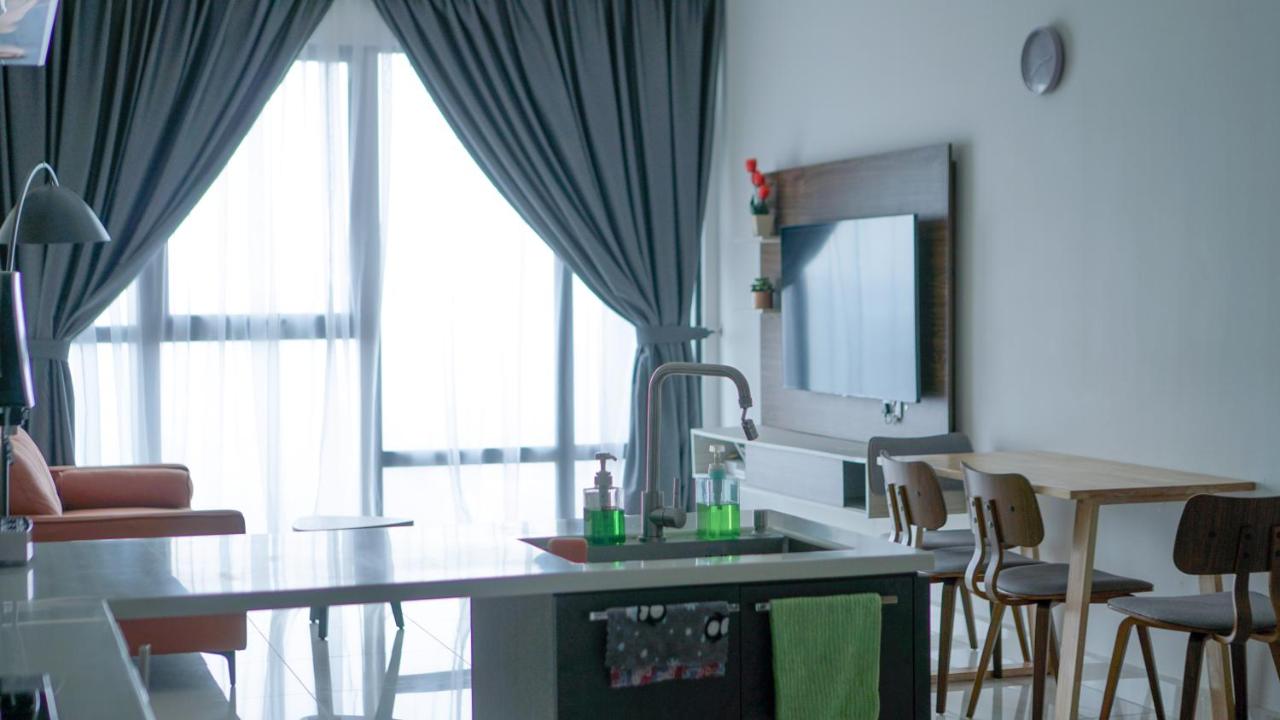 Mid Vally Southkey JB, 2BR, WIFI, 7 mins to CIQ , 5-7pax - B&B