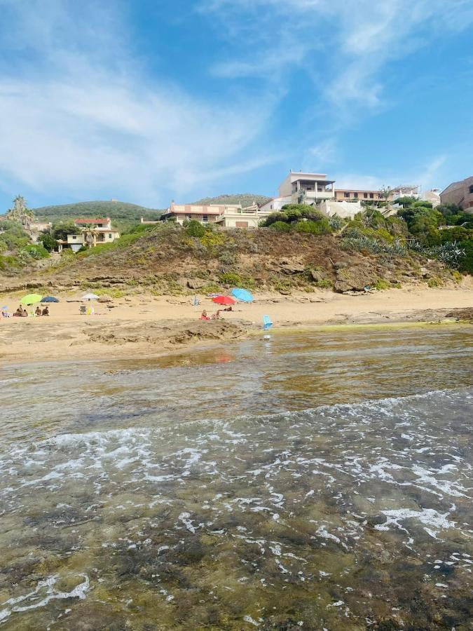 Villa with beautiful Private Garden & Breathtaking Sea View - B&B Porto Alabe