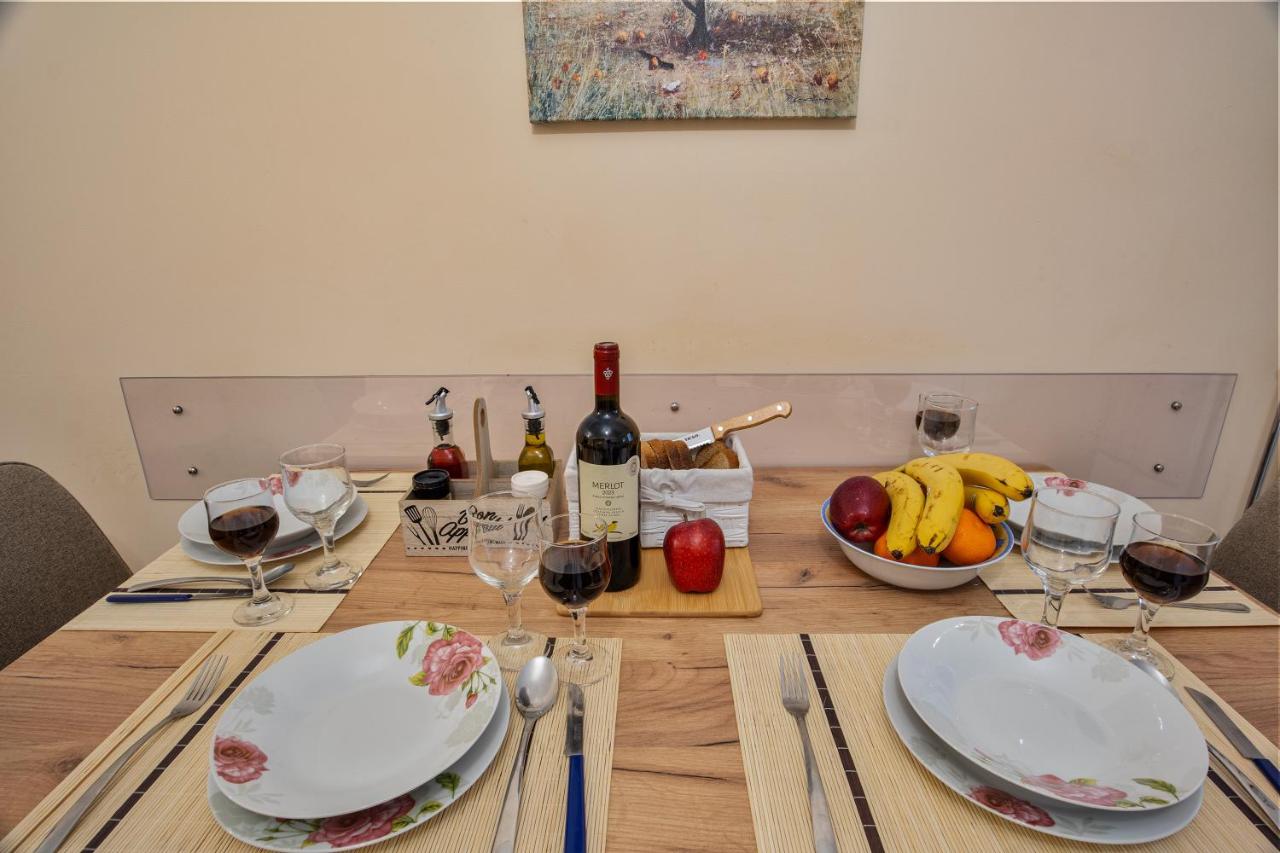 Tritsa House, 3-bedroom apt next to Corfu Town and airport - Ferienwohnung Karyófyto