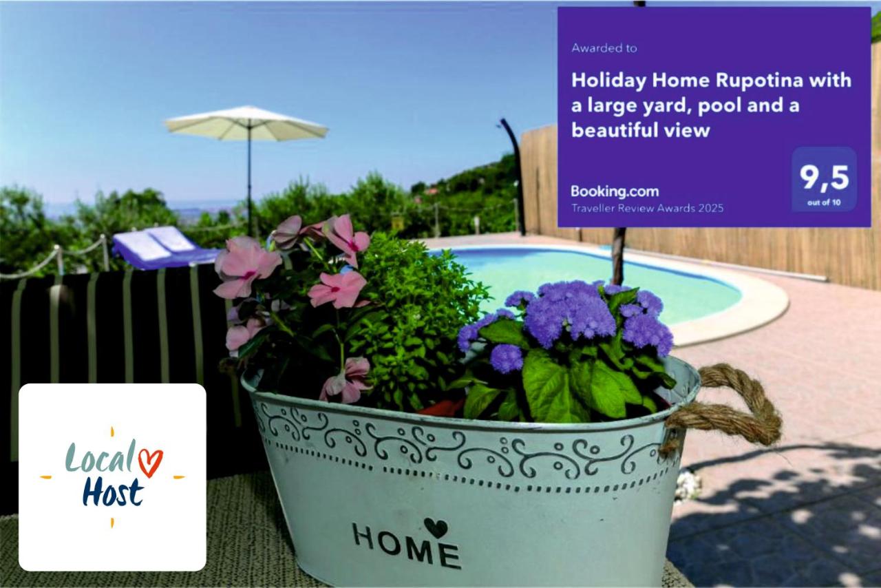 Holiday Home Rupotina with a large yard, pool and a beautiful view - B&B