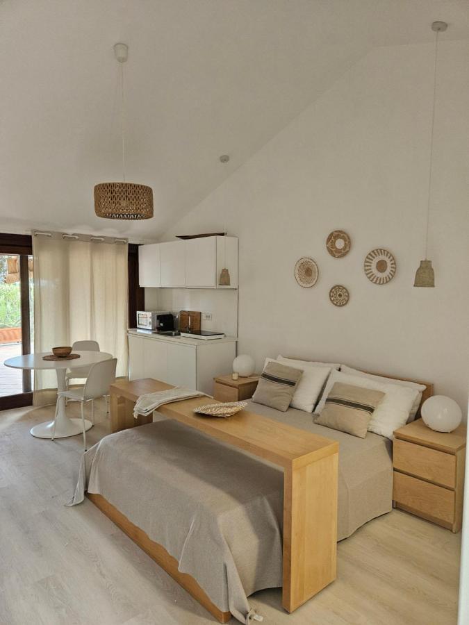 Studio Apartment with One Double Bed