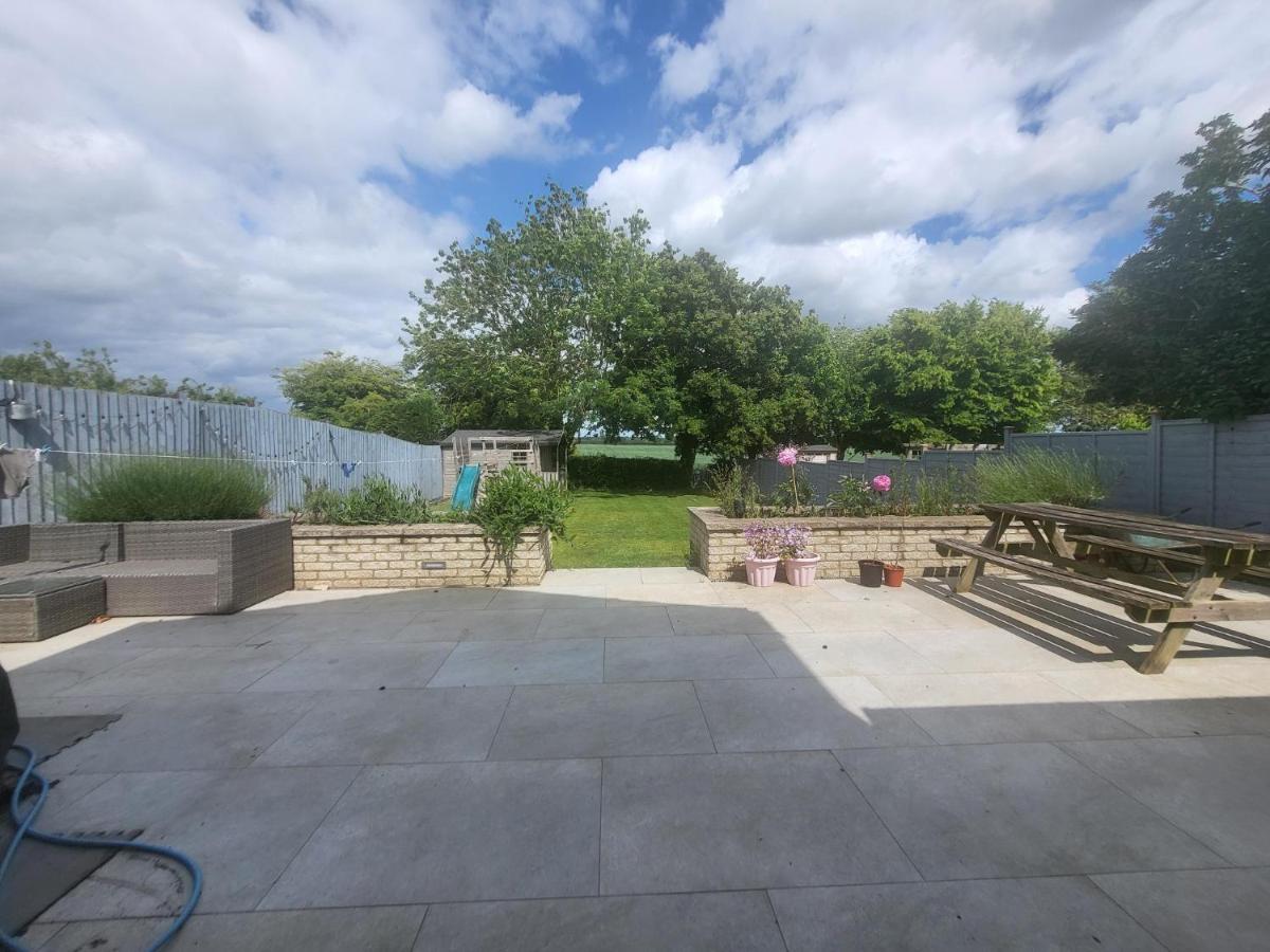 Silverstone - 5 Bed - Sleeps 10 - B&B