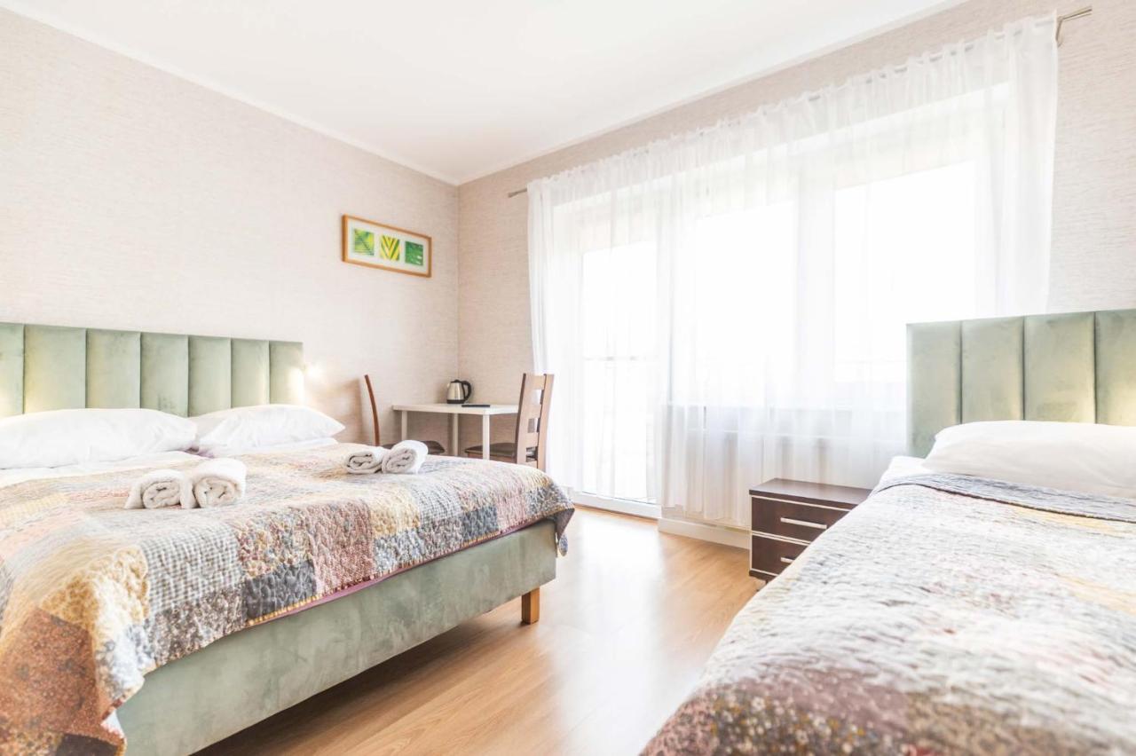 Dreibettzimmer mit Balkon