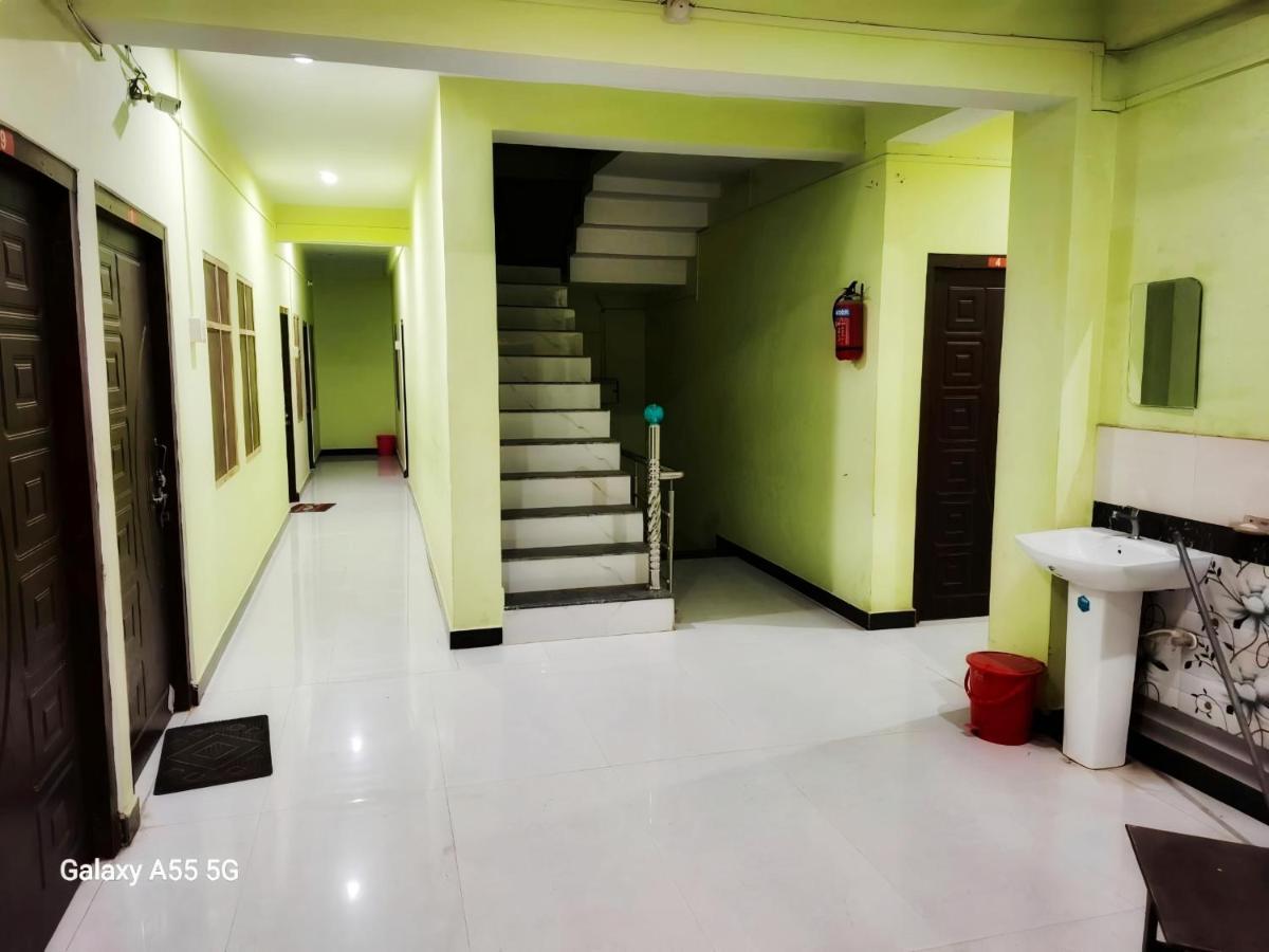 Shri Narvadeshwar Nath Guest House - Chambres d’hôtes Gondā City