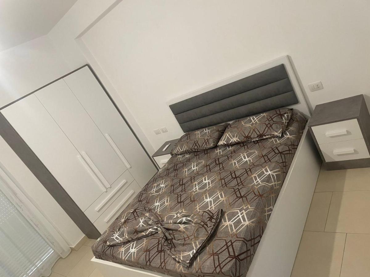 Iris Apartaments 2 - B&B Shengjin