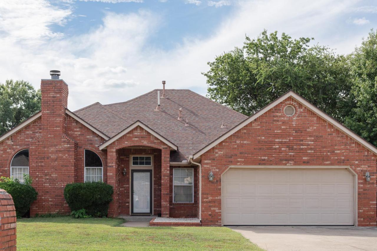Bright & Cozy Broken Arrow Home! - Chambres d’hôtes Broken Arrow