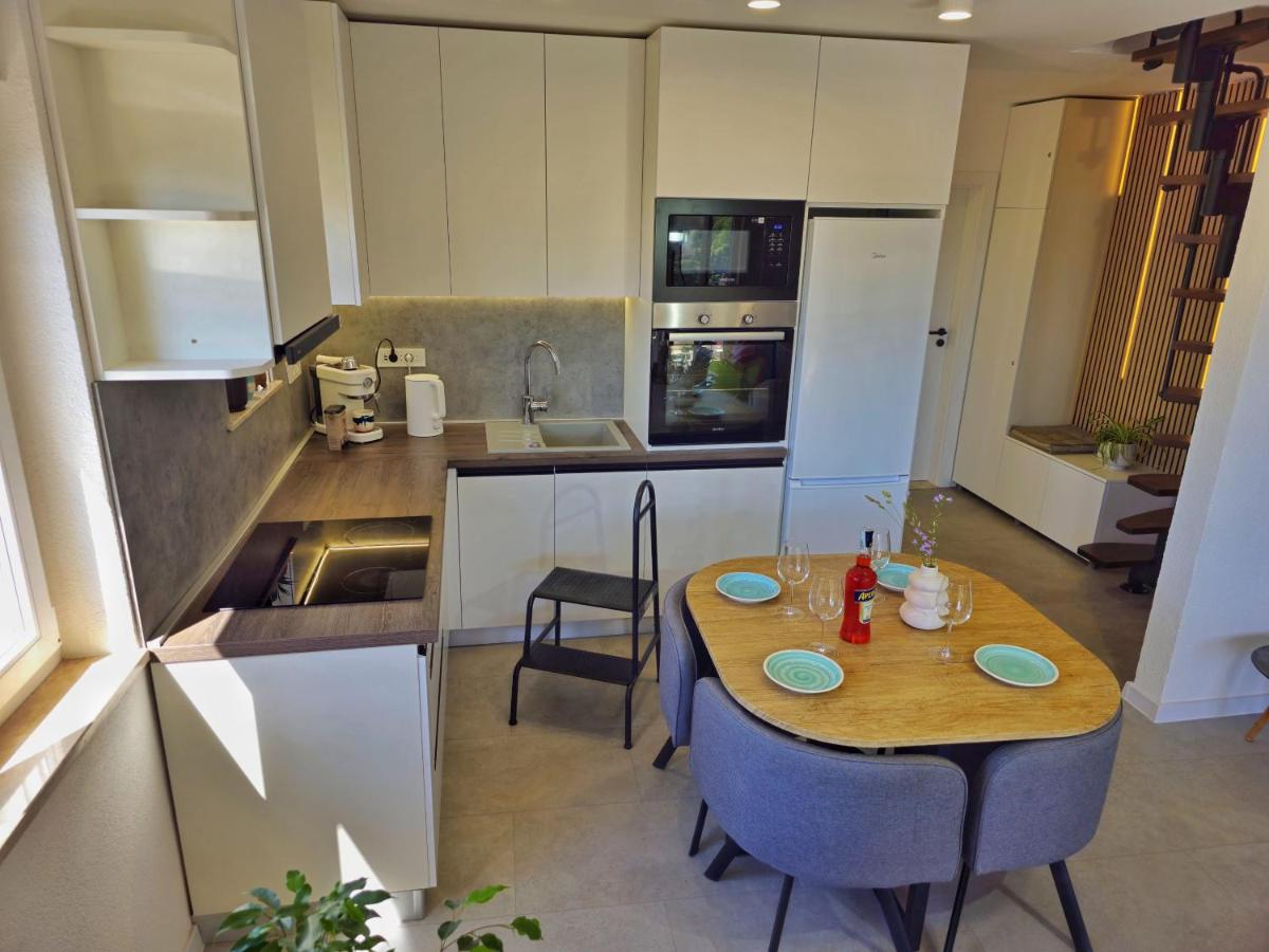 Penthouse apartment Draga Sky in Mošćenička Draga with free parking, one balcony and one terrace - Chambres d'hôtes Mošćenička Draga