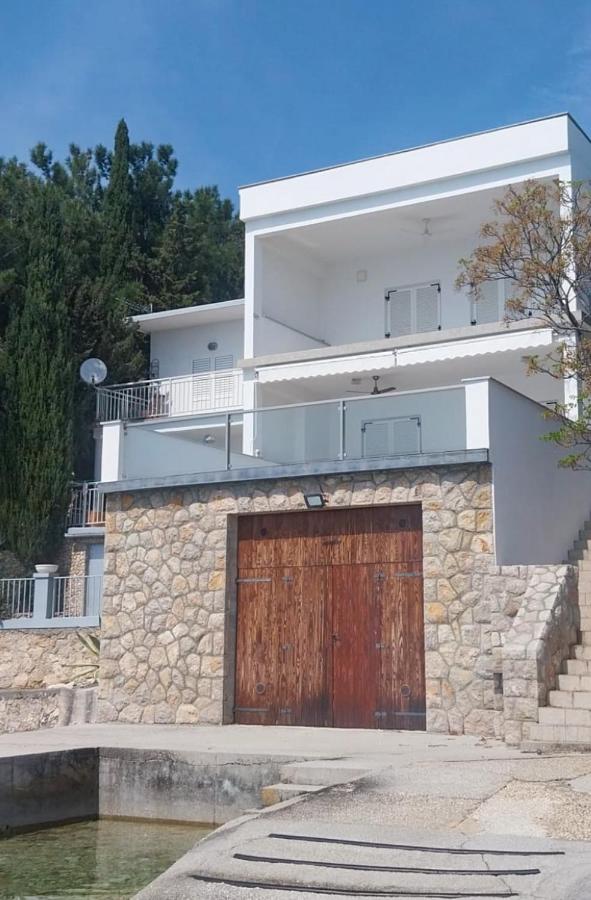 Apartamento de 2 dormitorios con terraza y vistas al mar