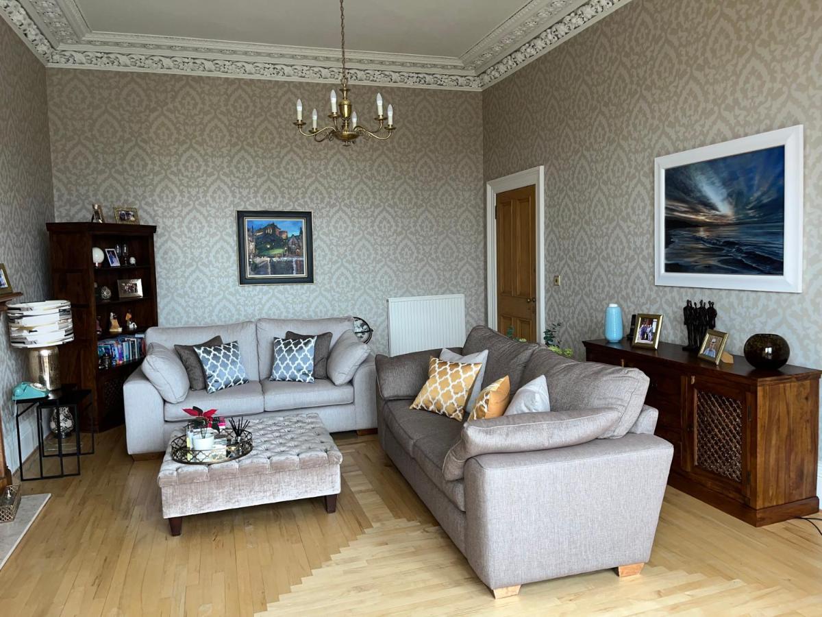 Quiet room in vibrant Bruntsfield with private parking - B&B Edimburgo
