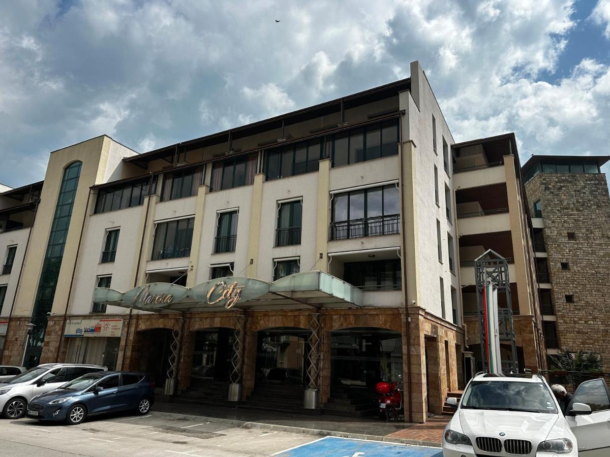 Perfect Sea and Pool View Apartment Marina City - B&B Balchik
