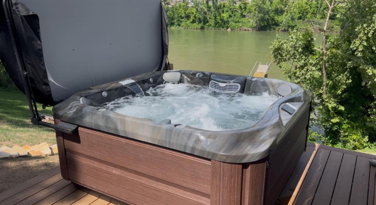 Trout Lodge at Two Rivers-White River Cabin - B&B Norfork